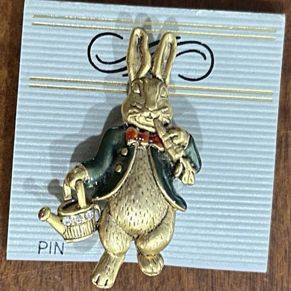 DANECRAFT Vintage 1980's Peter Rabbit With Carrot Gold Enamel Crystal Brooch Pin - Picture 1 of 2